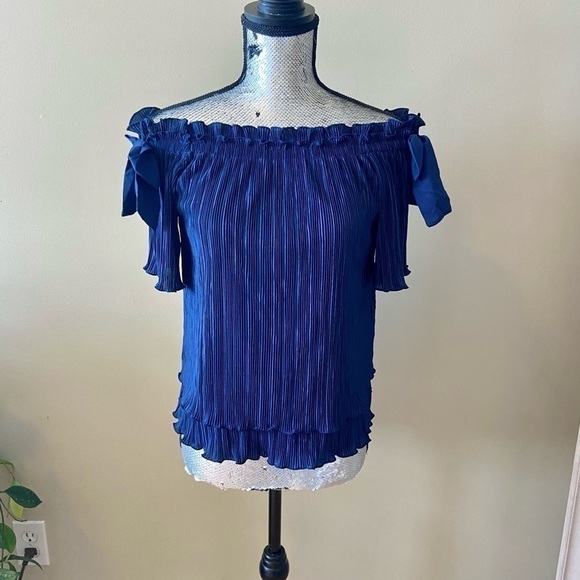 𝅺banana REPUBLIC Pleated Blouse With Shoulder Bow Detail | Blue | Small NWT - Picture 7 of 12